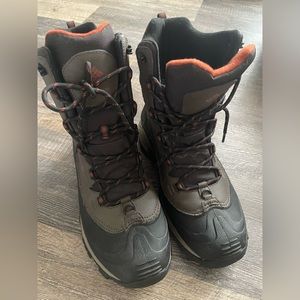 Men snow boots Columbia size 9 hiking boots